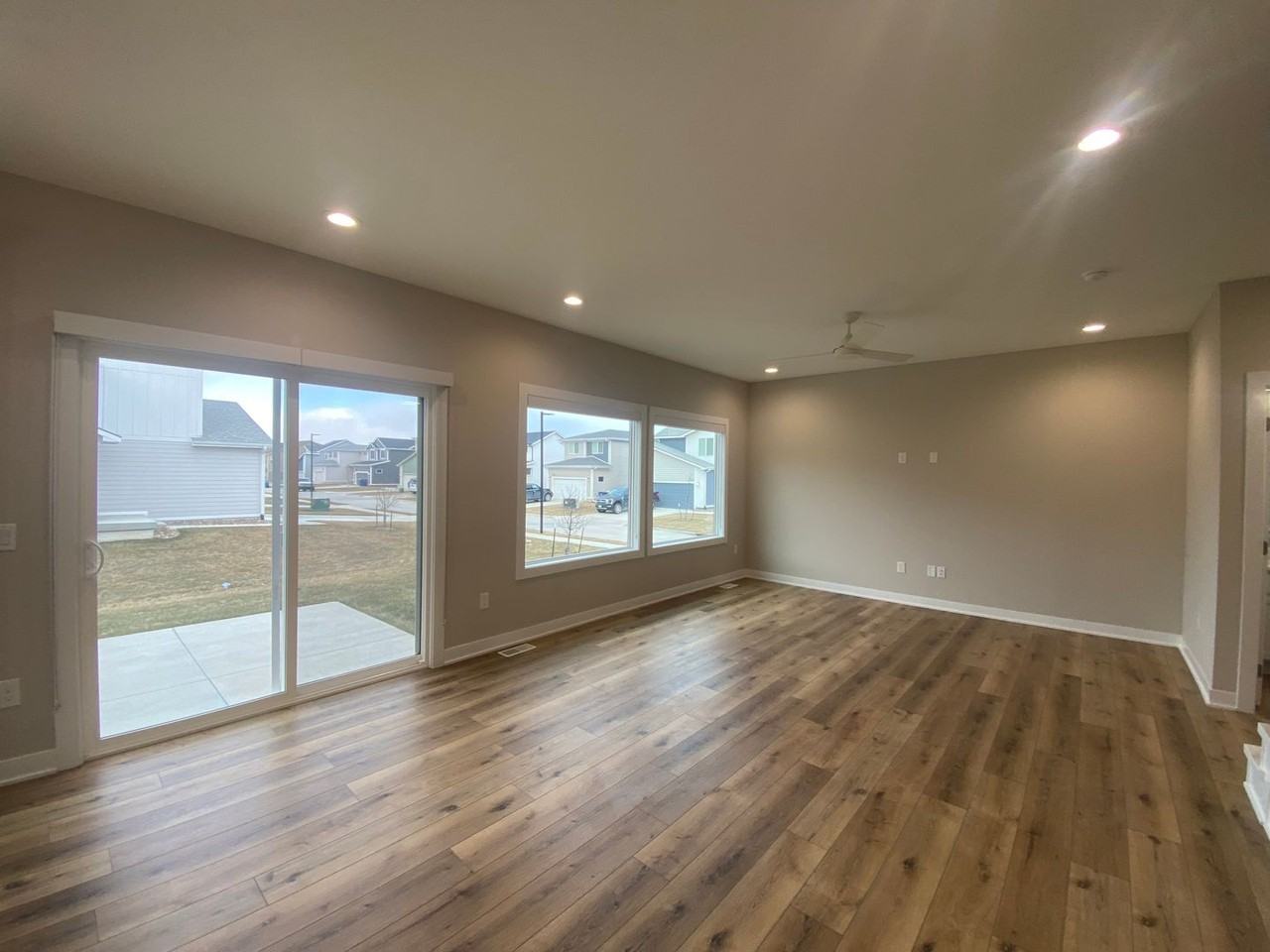 10145 Divine Pl - Photo 5 of 21