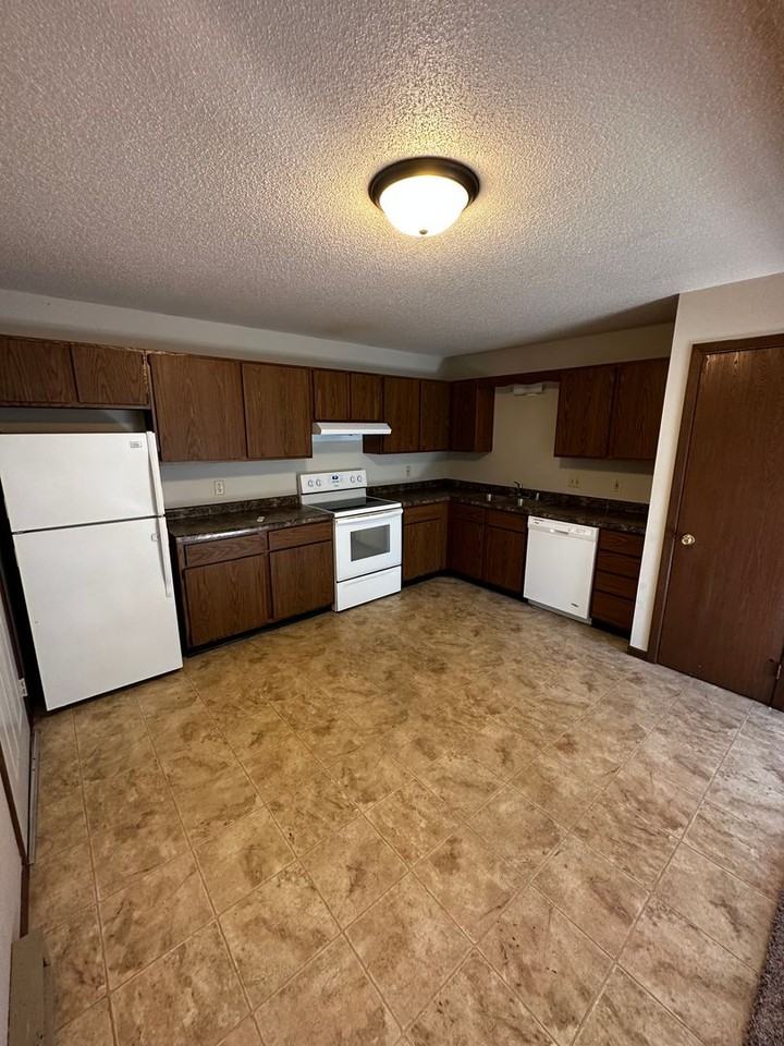 1144-1166 Sunset Ln - Photo 3 of 9