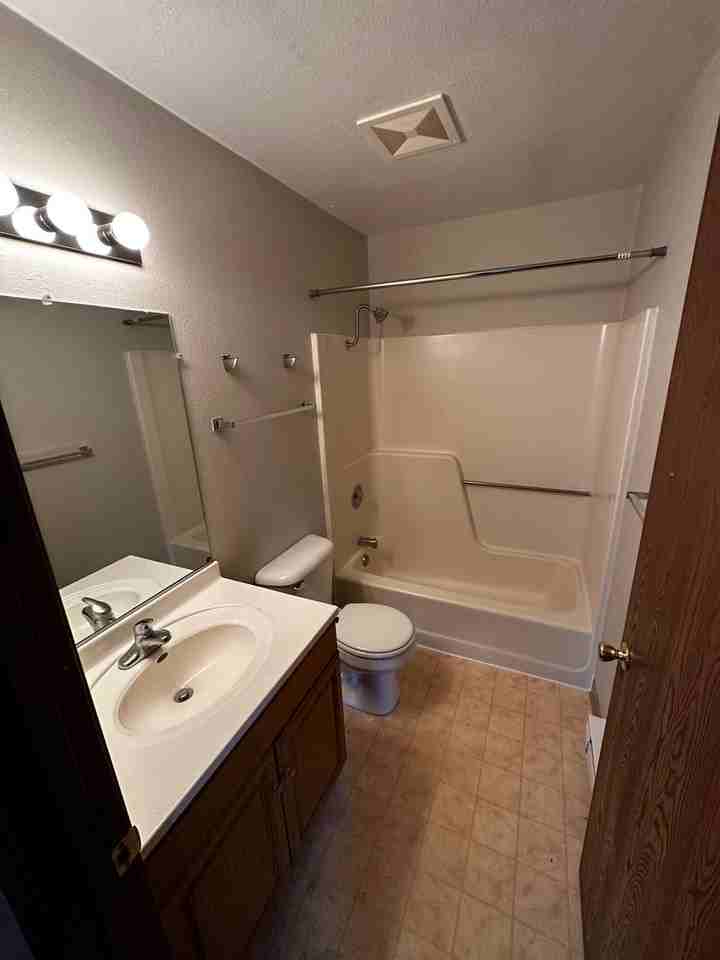 1144-1166 Sunset Ln - Photo 5 of 9