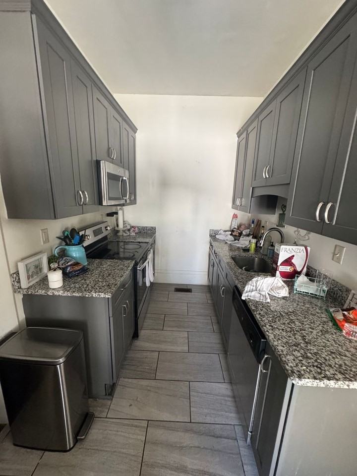 1011 Queen City Ave - Photo 2 of 4
