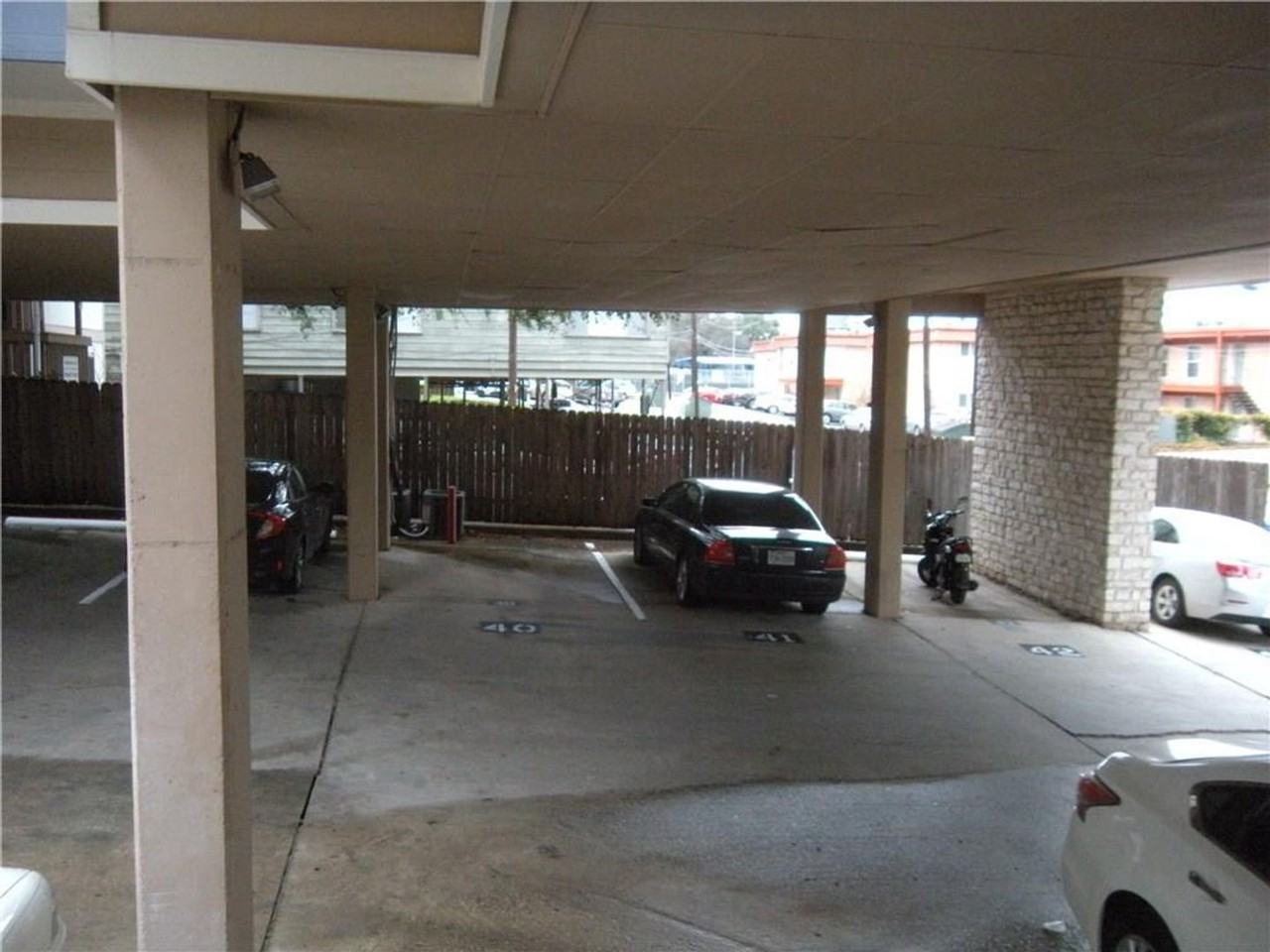 2414 Longview St - Photo 4 of 19