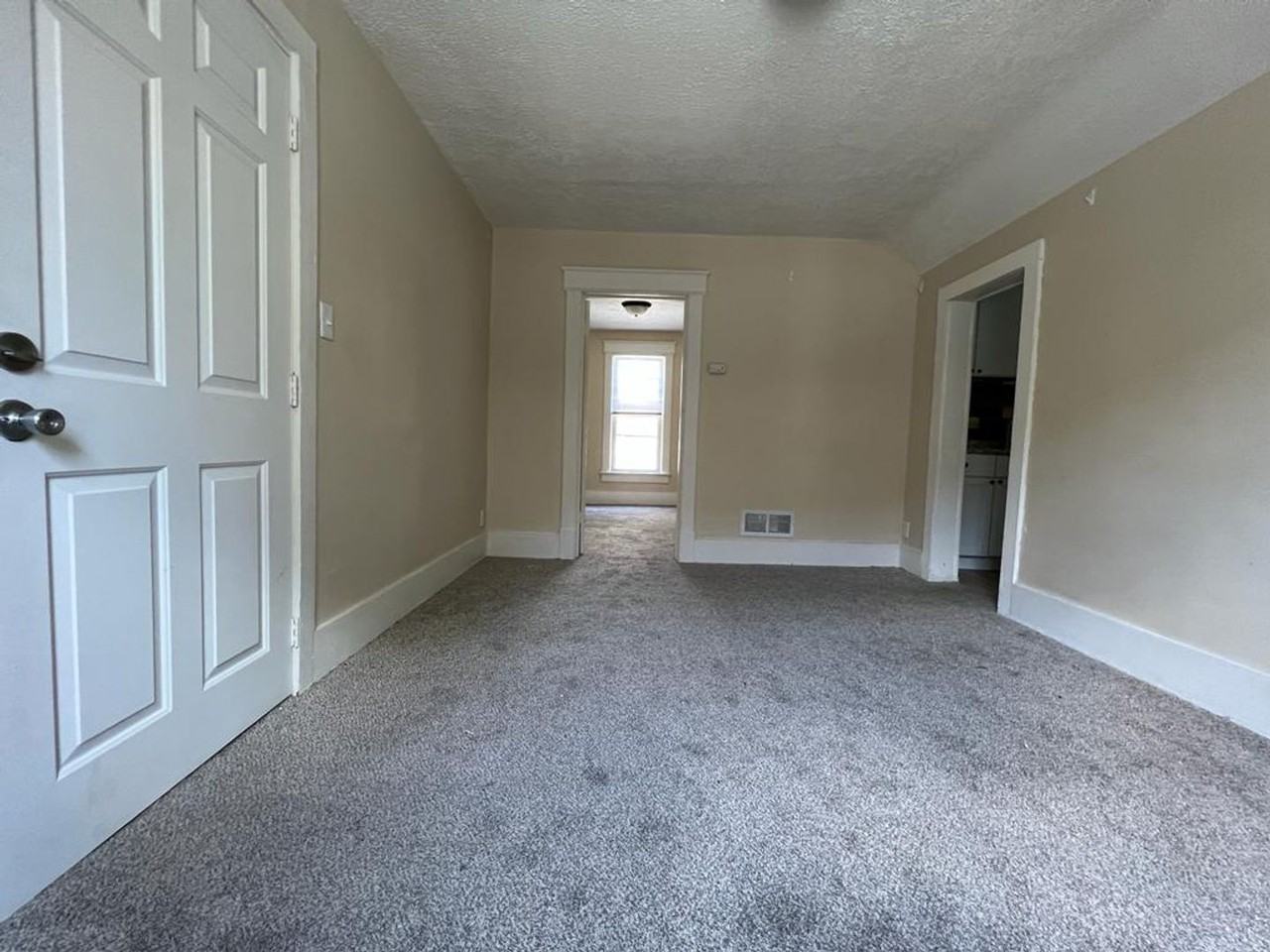 542 W. 4th St. - Photo 2 of 14