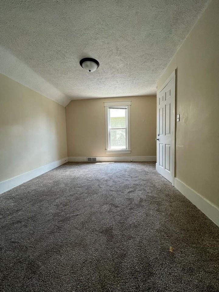 542 W. 4th St. - Photo 3 of 14