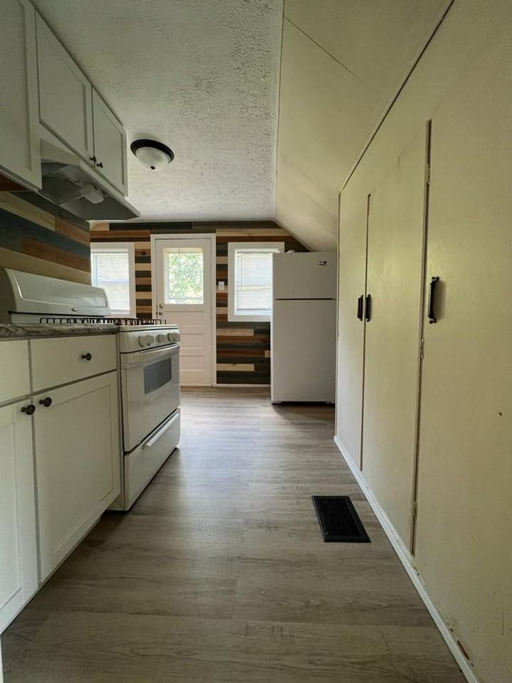 542 W. 4th St. - Photo 5 of 14