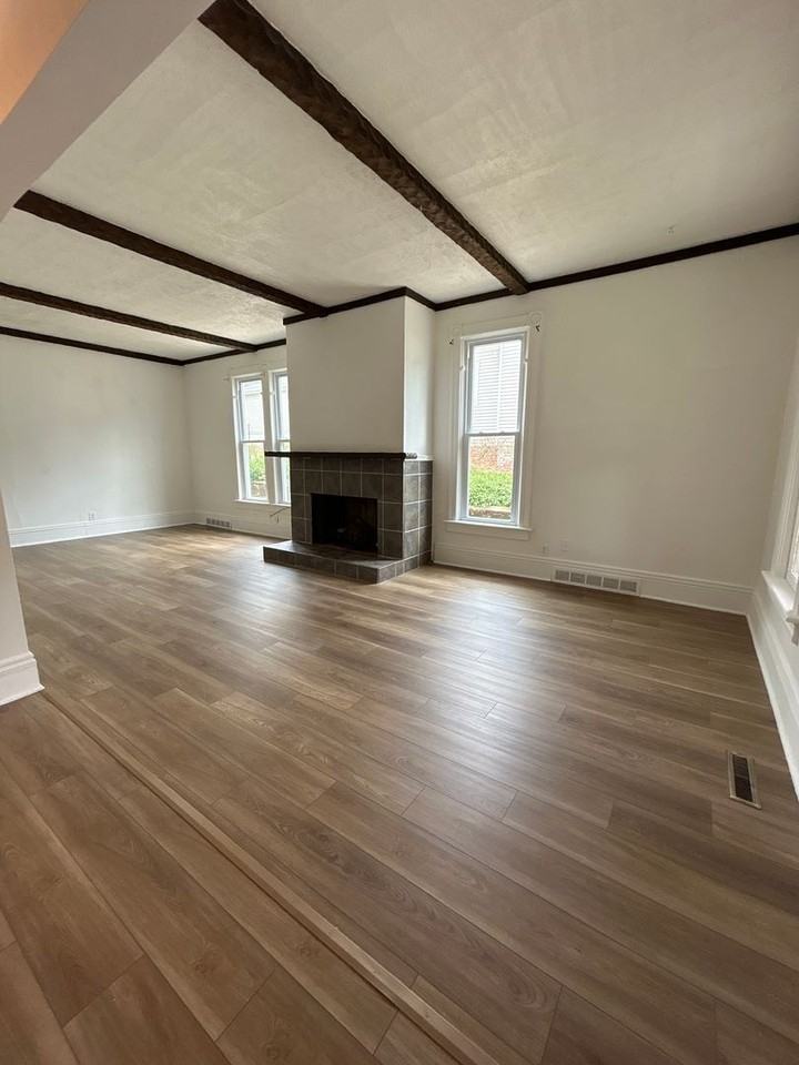 326 Sherman Ave - Photo 2 of 15