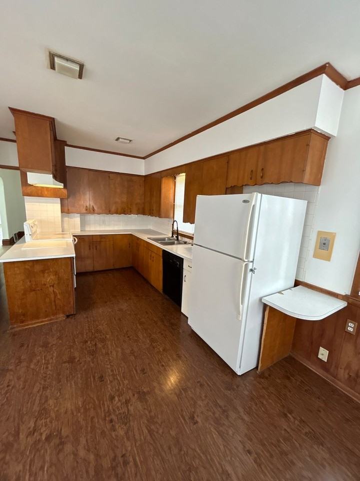 326 Sherman Ave - Photo 7 of 15