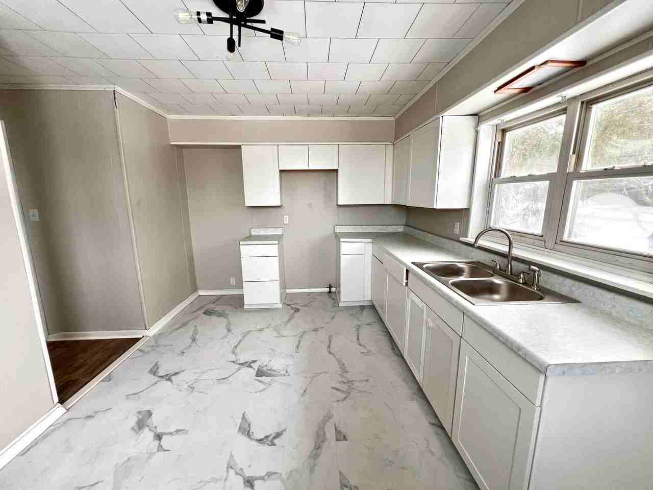 1020 Main St - Photo 2 of 17