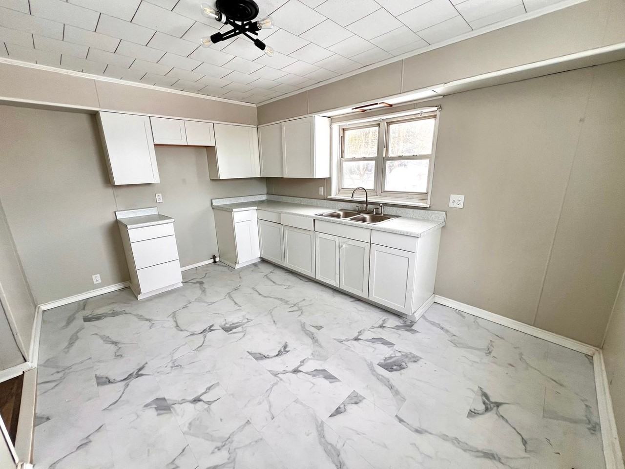 1020 Main St - Photo 3 of 17