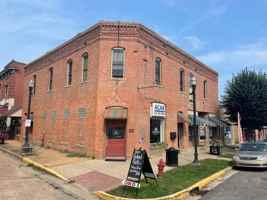 featured image of 101 N Jefferson St