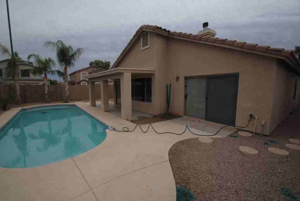 446 W Douglas Ave - Photo 2 of 16