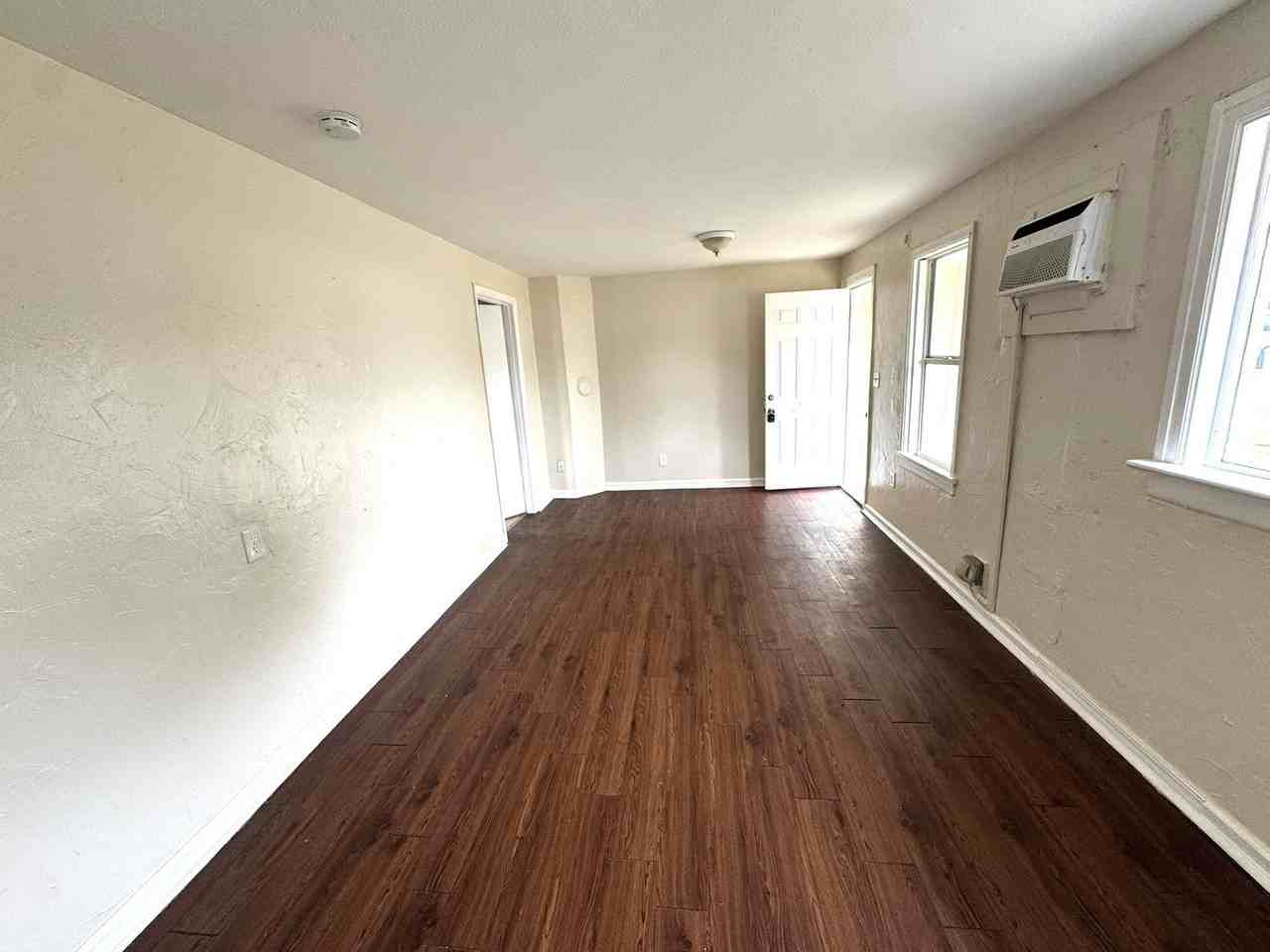 38908 9th Ave - Photo 2 of 7