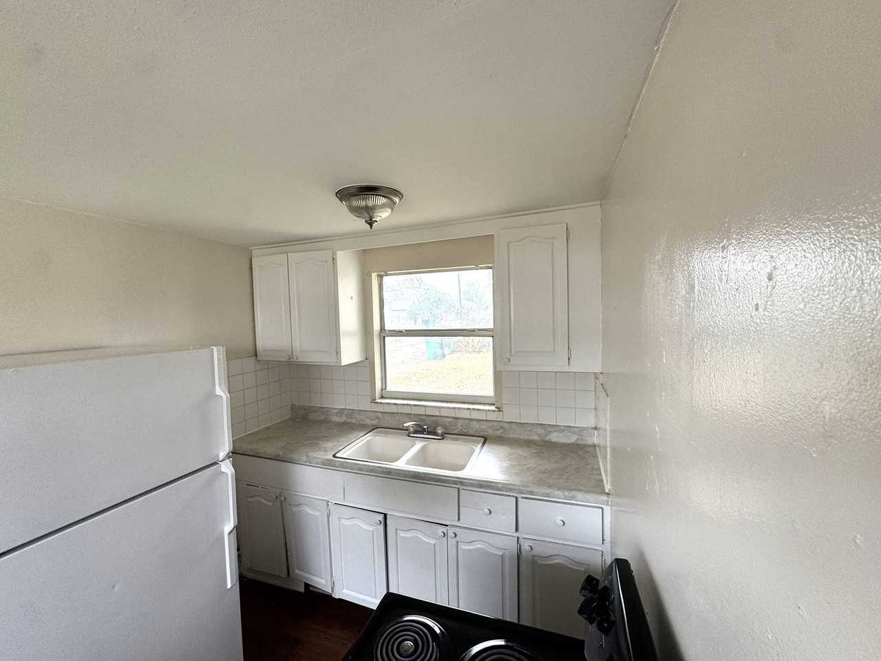 38908 9th Ave - Photo 3 of 7