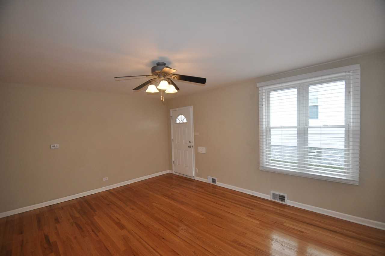 10517 S Whipple St - Photo 2 of 7