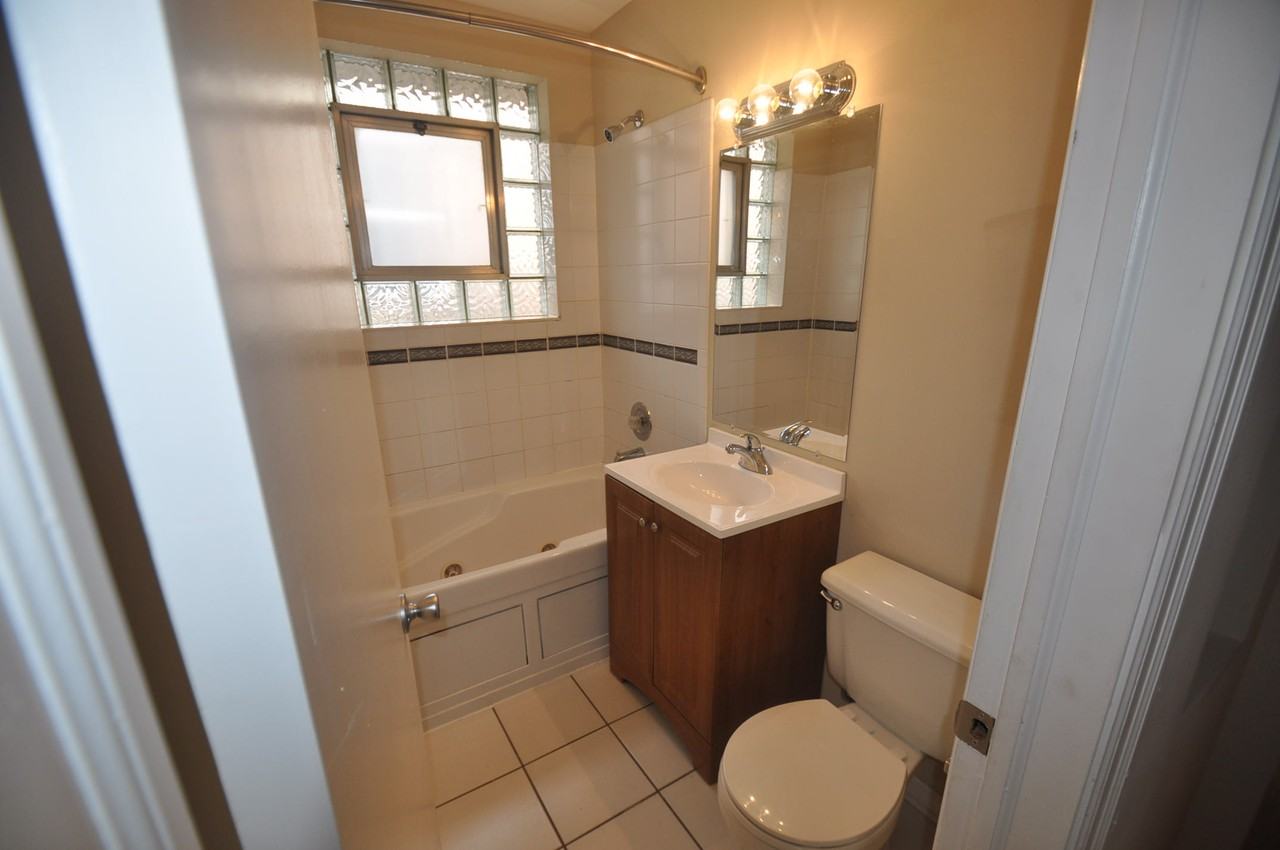 10517 S Whipple St - Photo 3 of 7