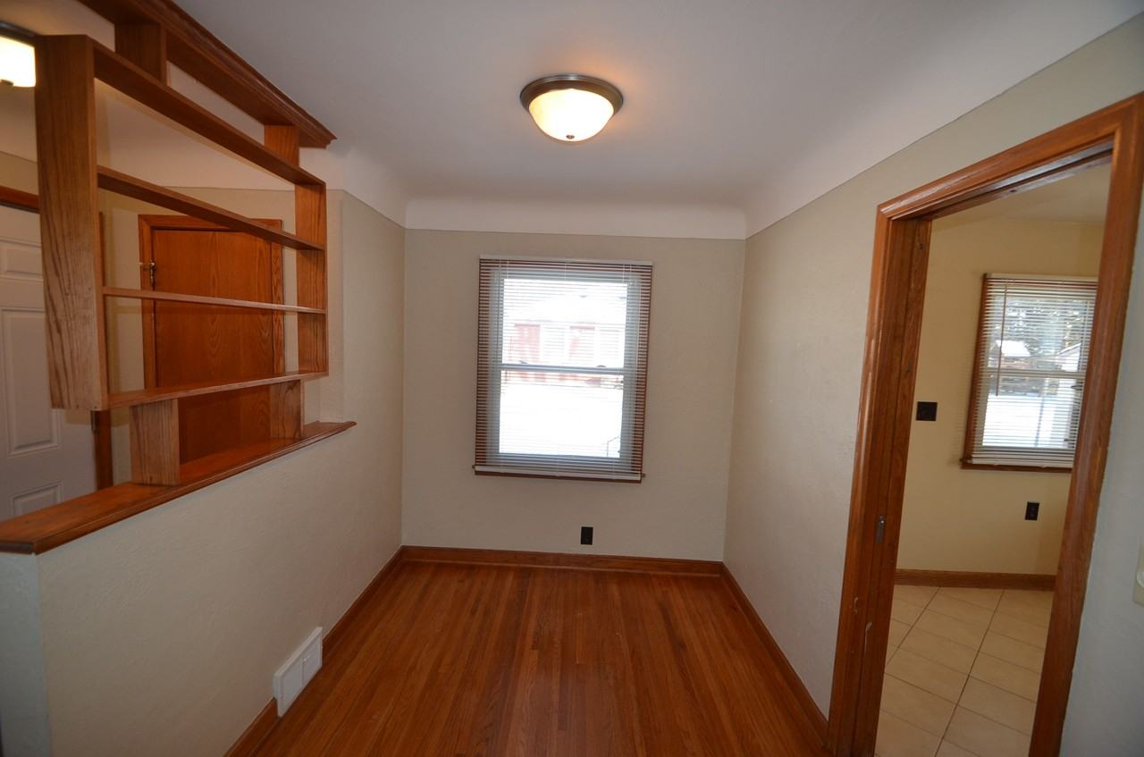 2240 Gardenette Dr S - Photo 3 of 12