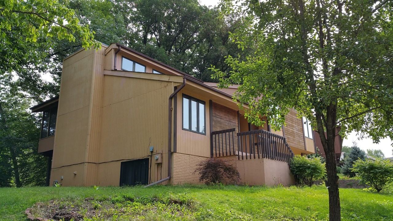 1546 Buresh Ave - Photo 3 of 22