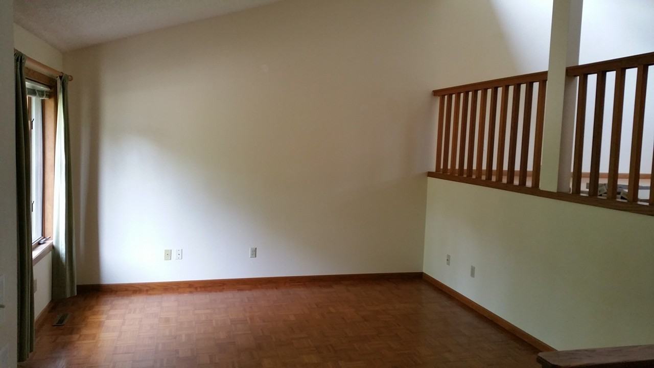 1546 Buresh Ave - Photo 4 of 22