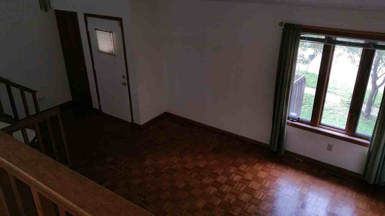 1546 Buresh Ave - Photo 6 of 22