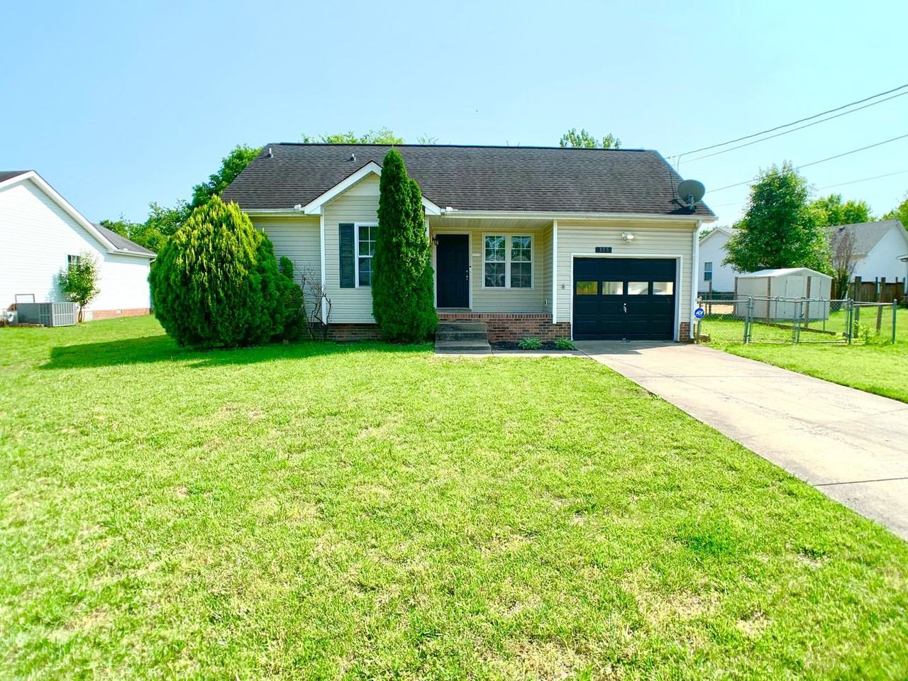 355 Broadmore Dr - Photo 2 of 25