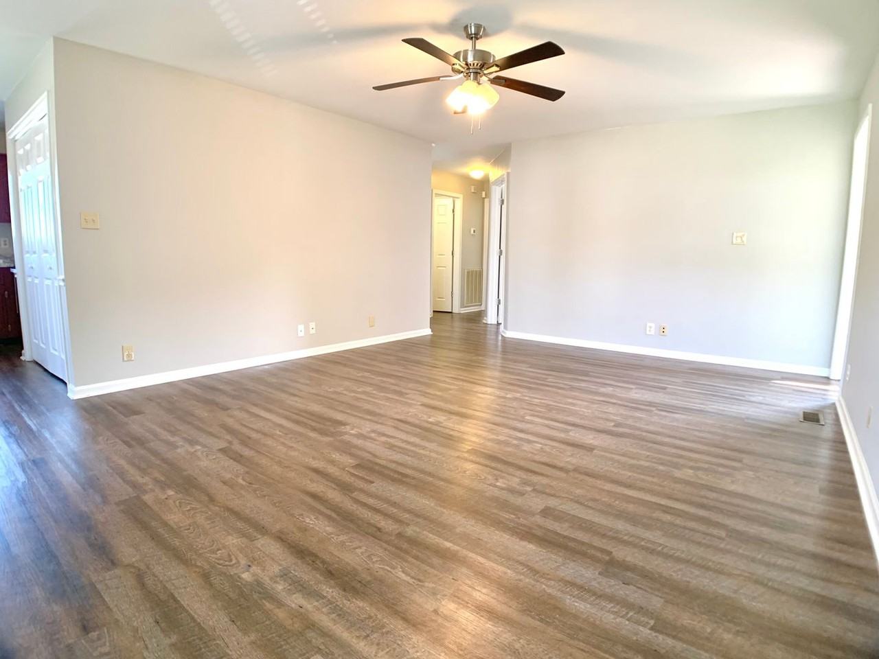 355 Broadmore Dr - Photo 3 of 25