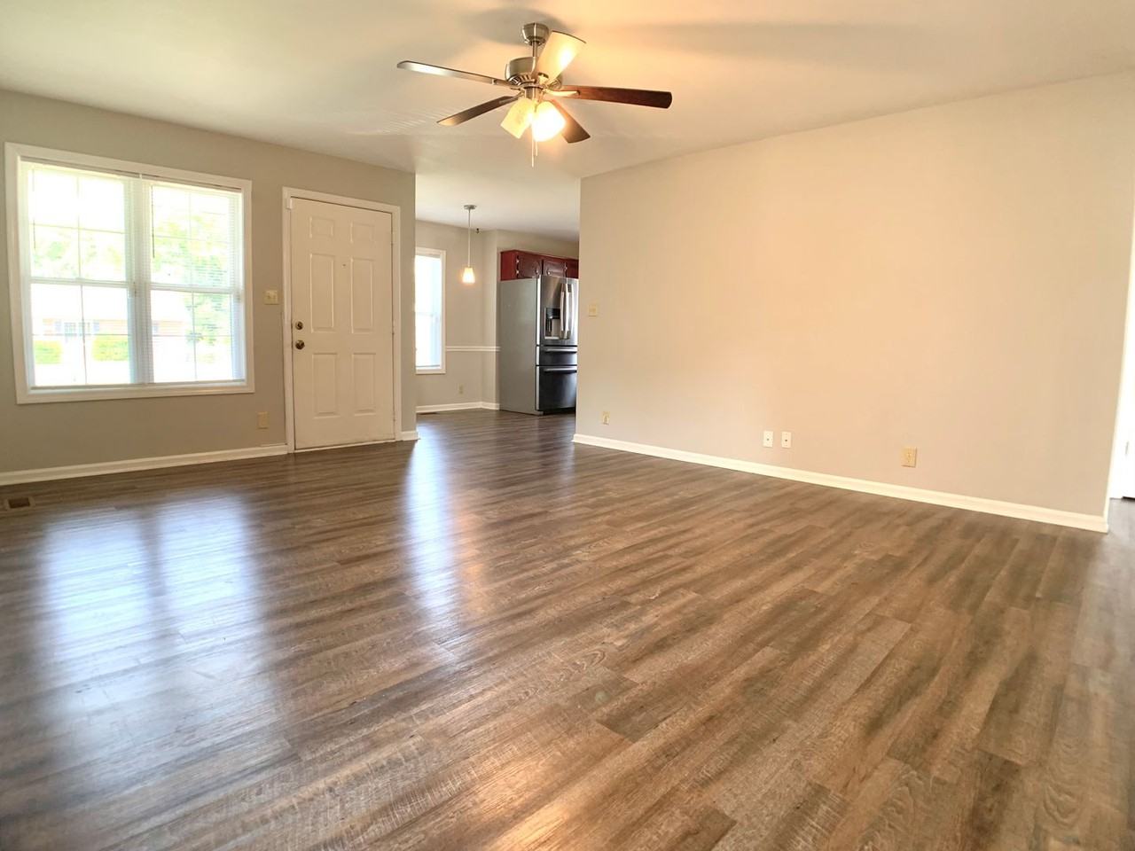 355 Broadmore Dr - Photo 4 of 25