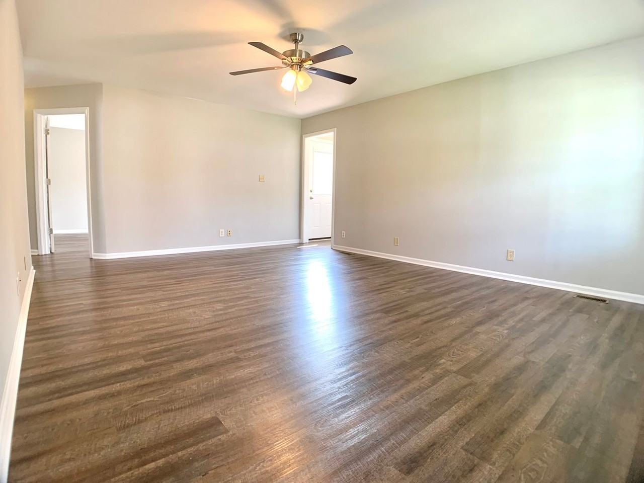 355 Broadmore Dr - Photo 5 of 25