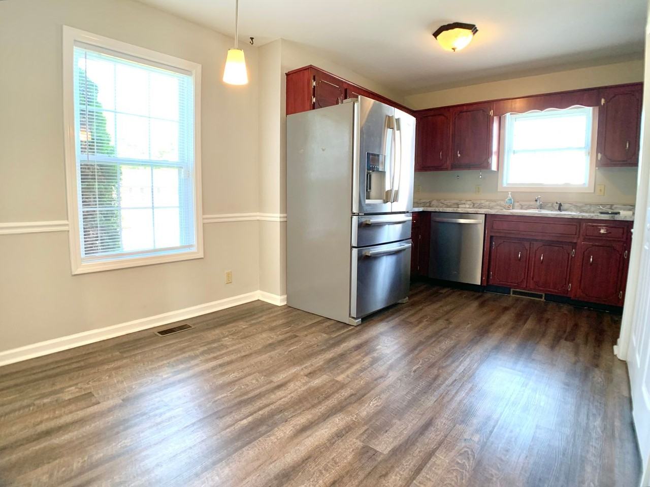 355 Broadmore Dr - Photo 6 of 25