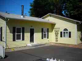 featured image of 741 E 9th St