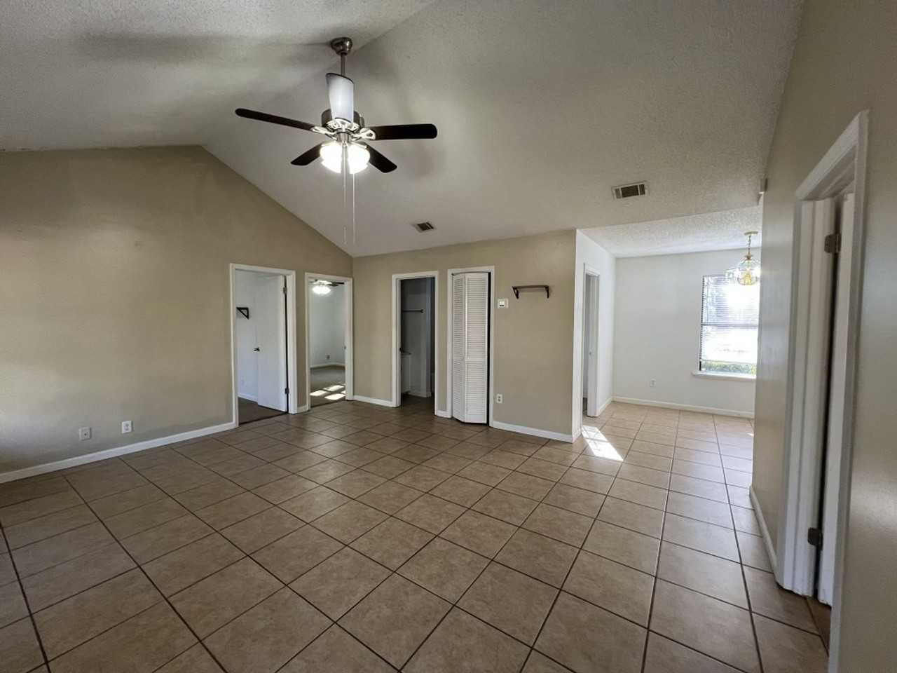 125 Springhill Ct - Photo 3 of 17