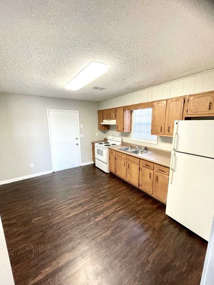 2105 Industrial Dr - Photo 2 of 6