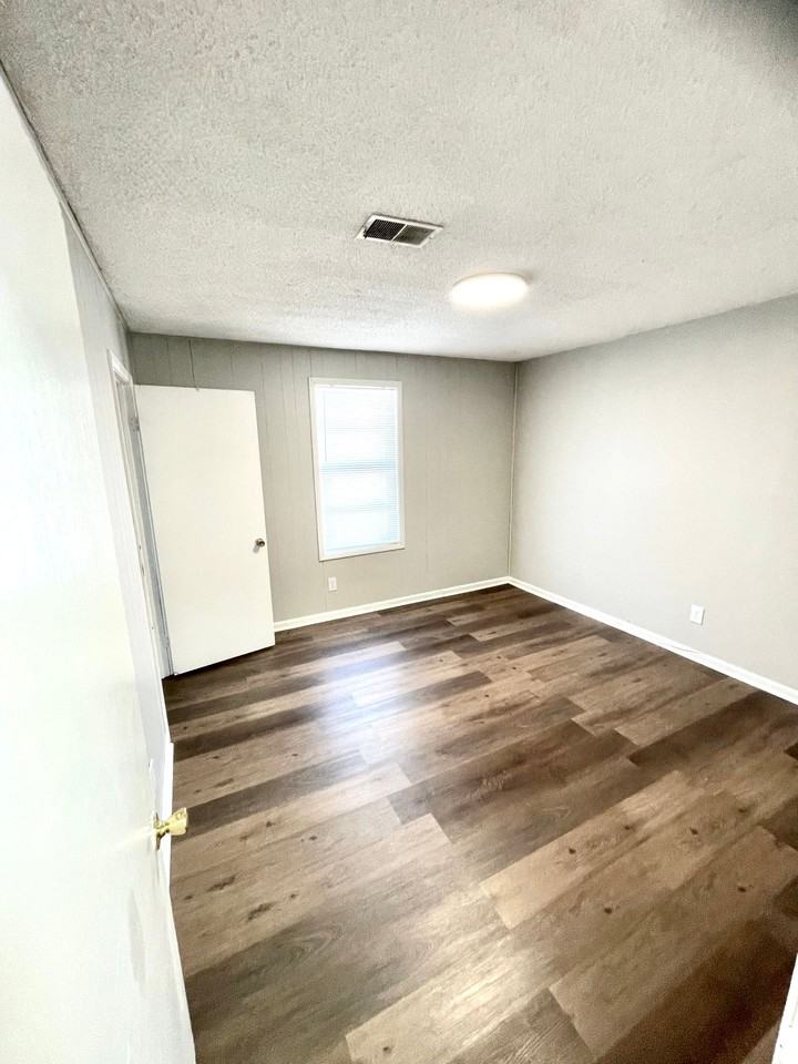 2105 Industrial Dr - Photo 4 of 6