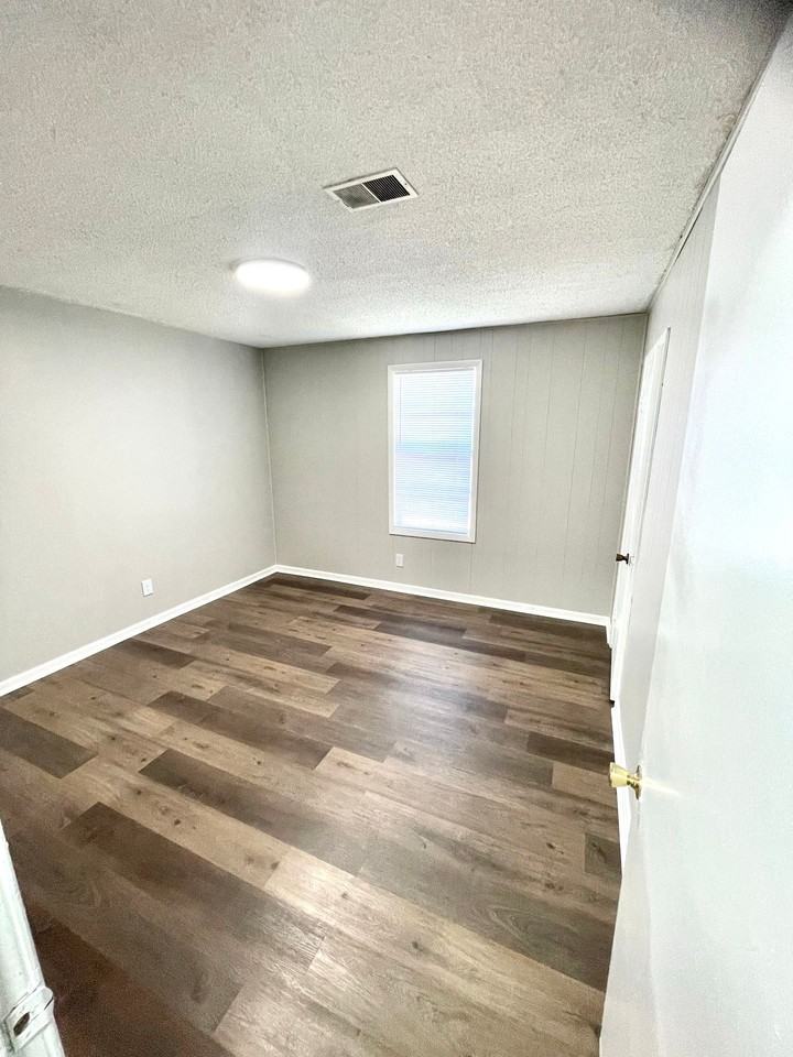 2105 Industrial Dr - Photo 5 of 6