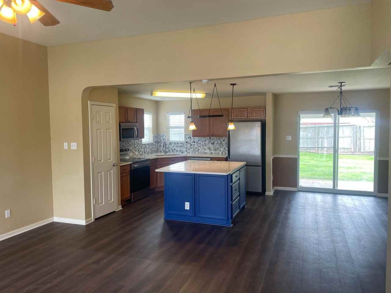 7707 Bridgepointe Dr - Photo 5 of 17
