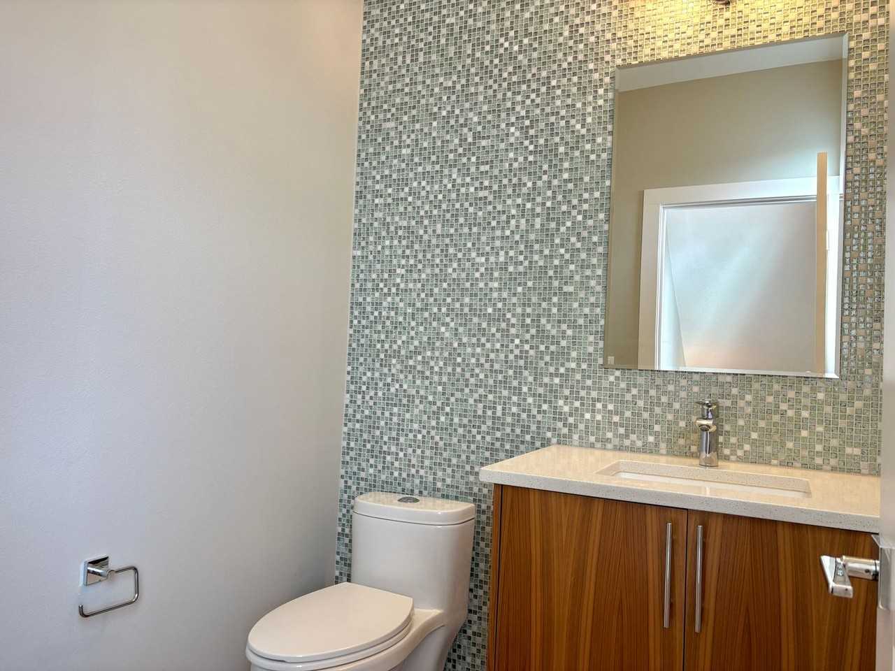 416 N Alberta St - Photo 3 of 15