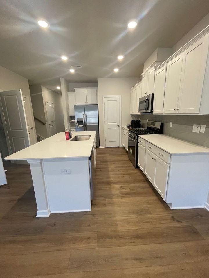 30 30 Fern Hill Lane - Photo 4 of 31