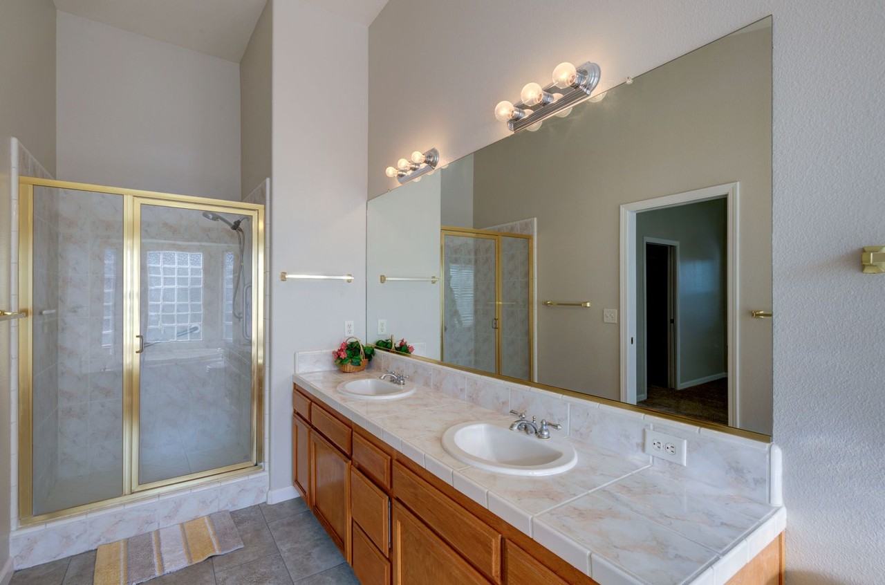 5149 W Celeste Ave - Photo 7 of 12