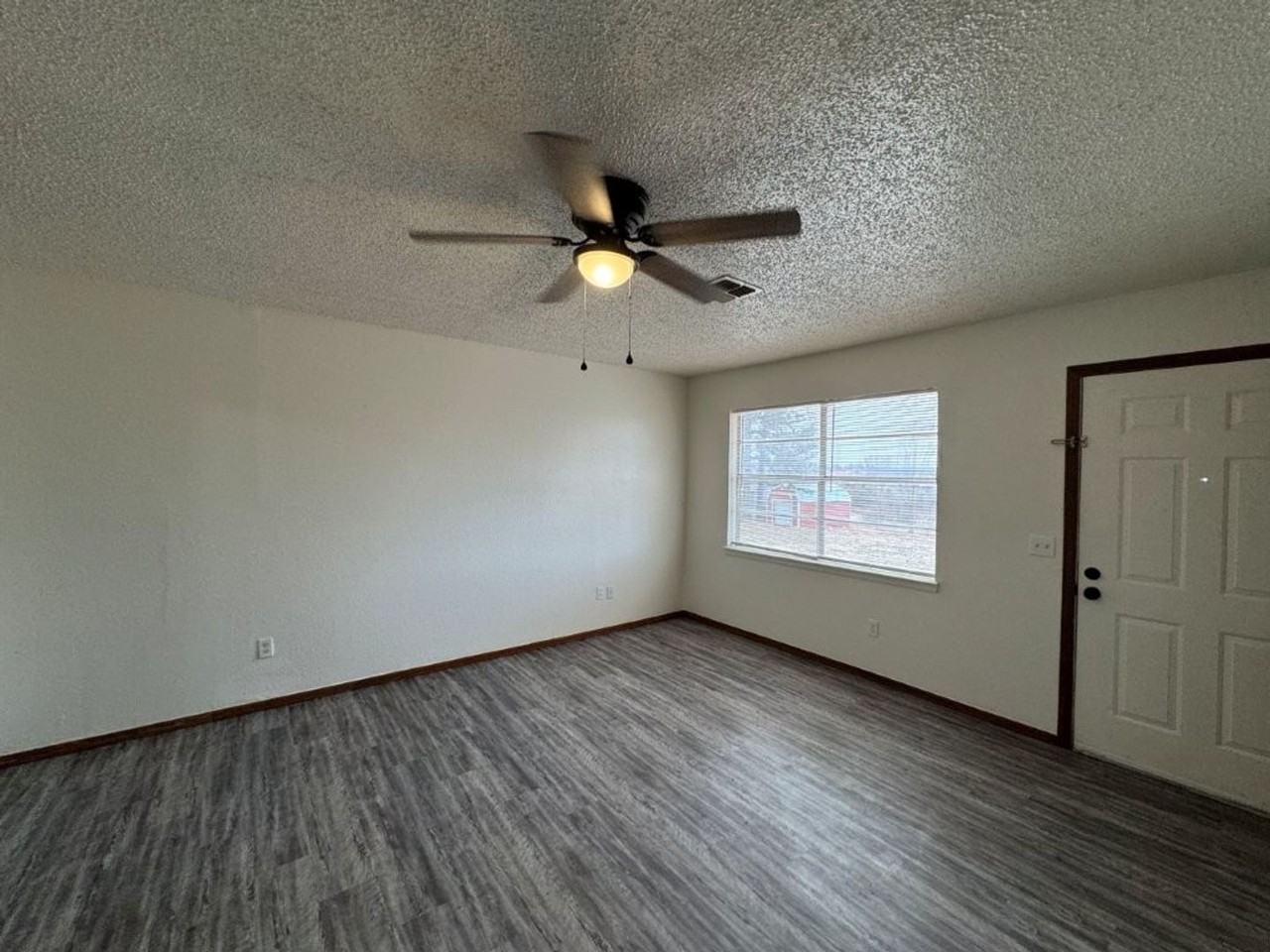 2661 N Main St - Photo 2 of 10