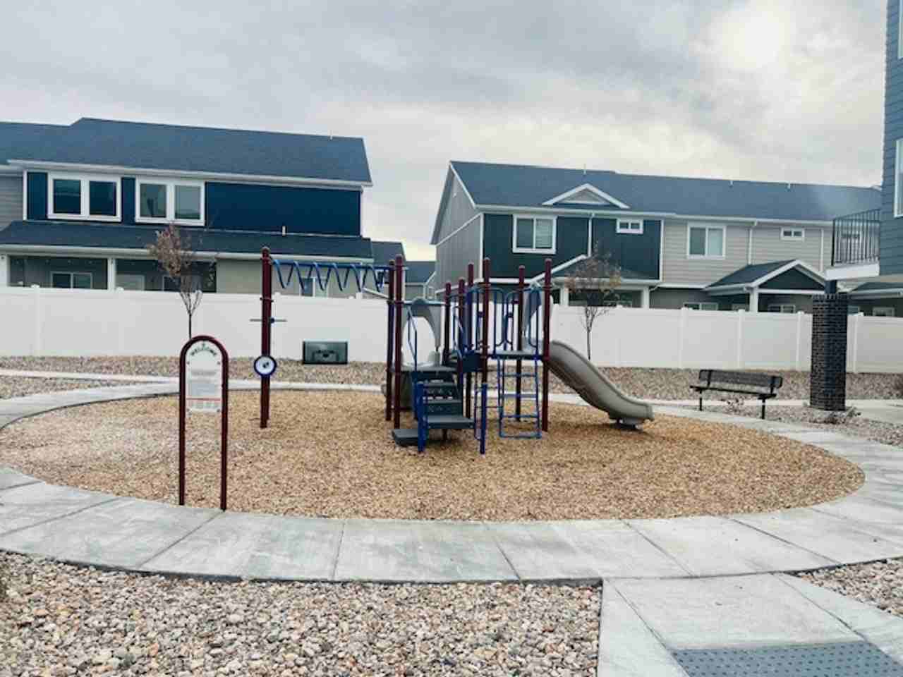 2349 W Leigh Ln - Photo 4 of 33