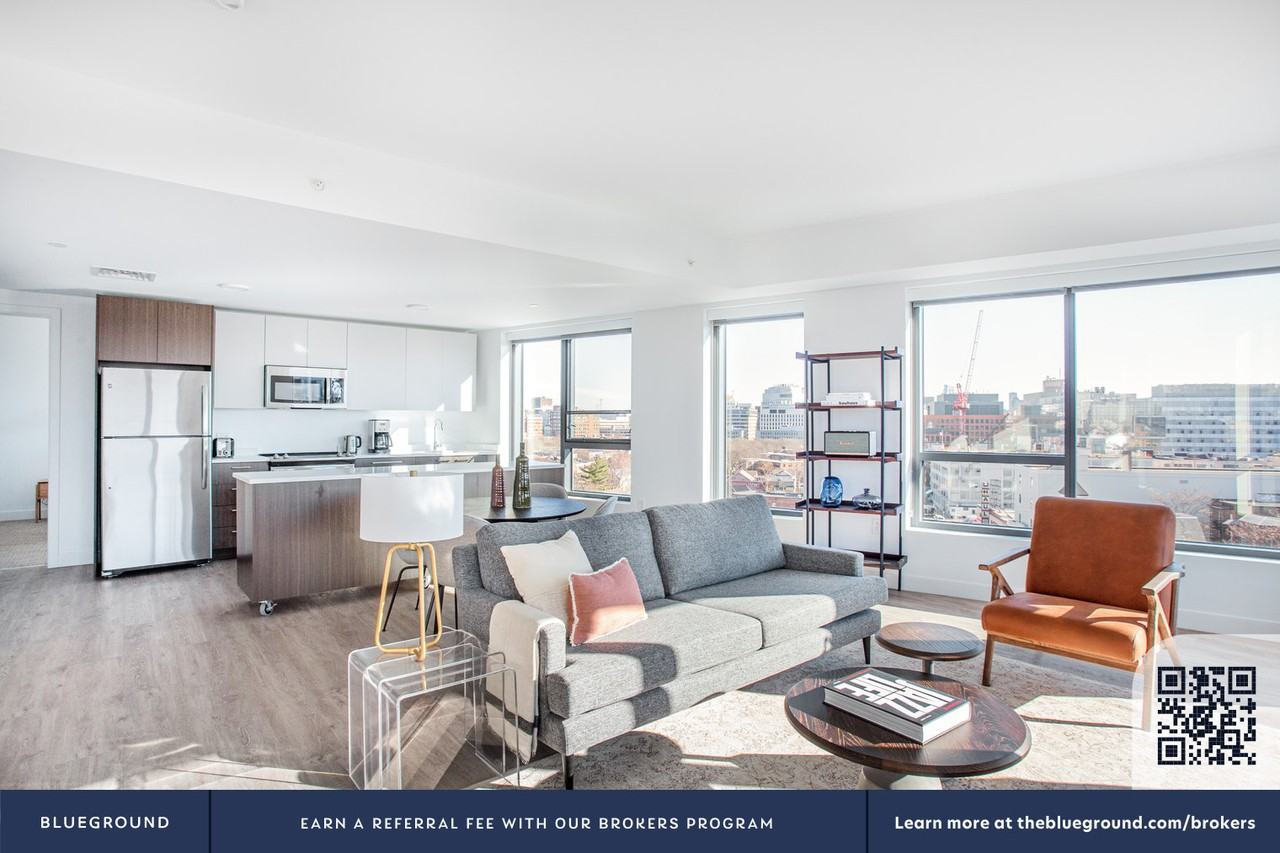 425 Massachusetts Avenue - Photo 4 of 31