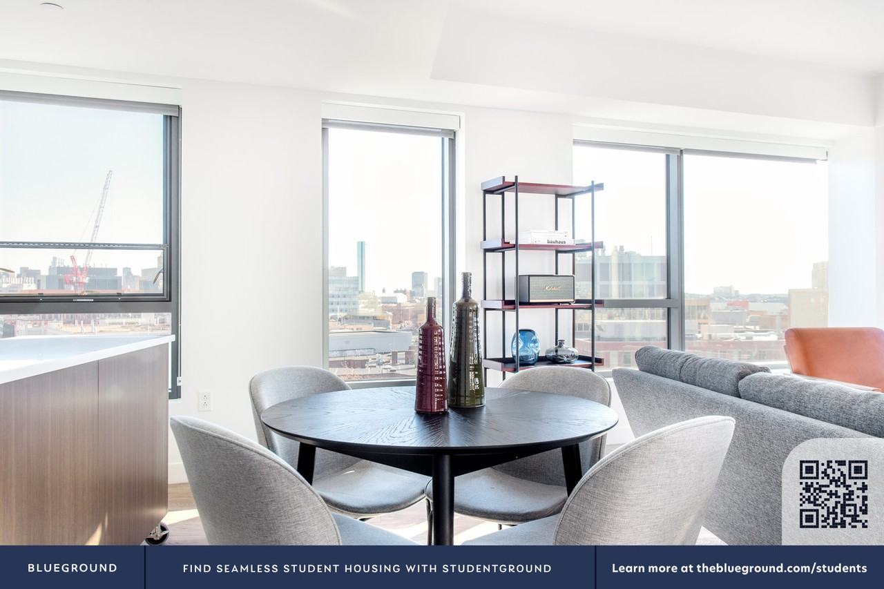 425 Massachusetts Avenue - Photo 6 of 31