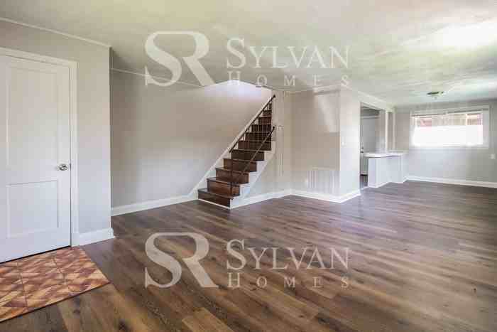 4618 Shamrock Ave - Photo 3 of 15