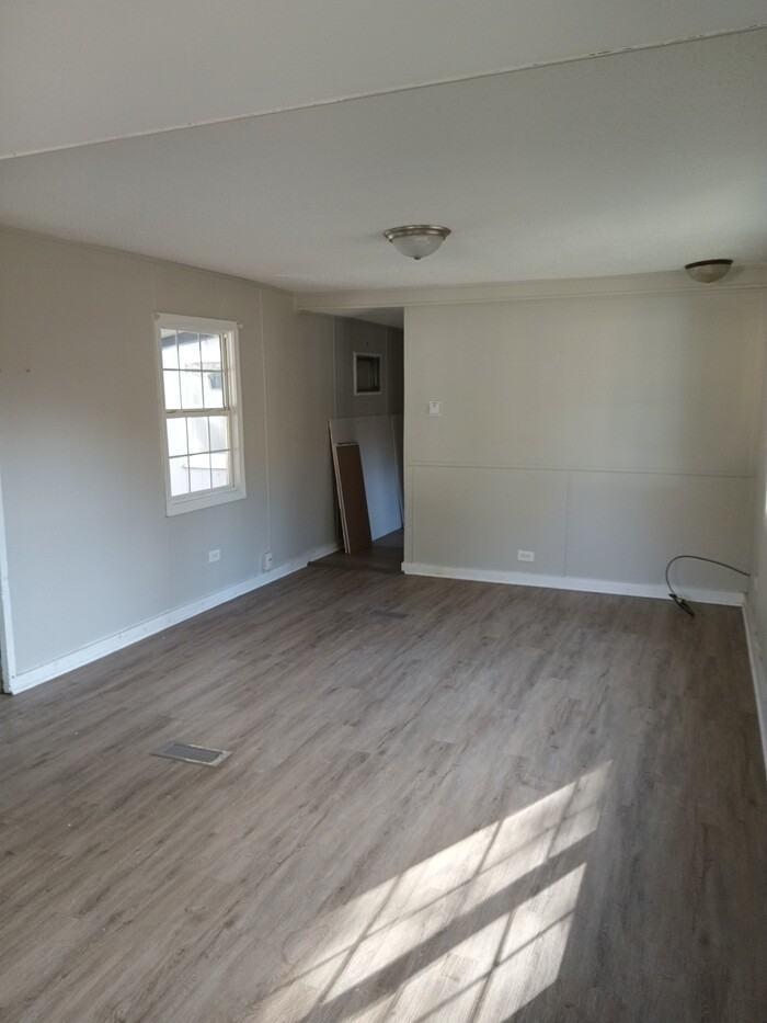 3677 Gerry St - Photo 3 of 8