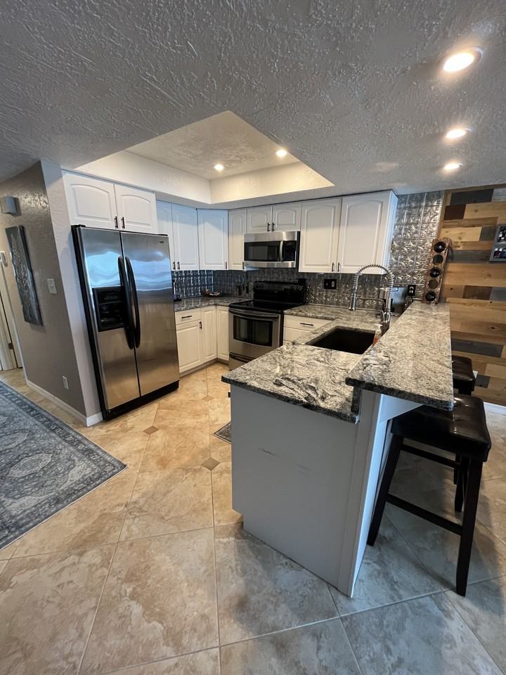 360 8th Ave N #4 - Photo 6 of 22