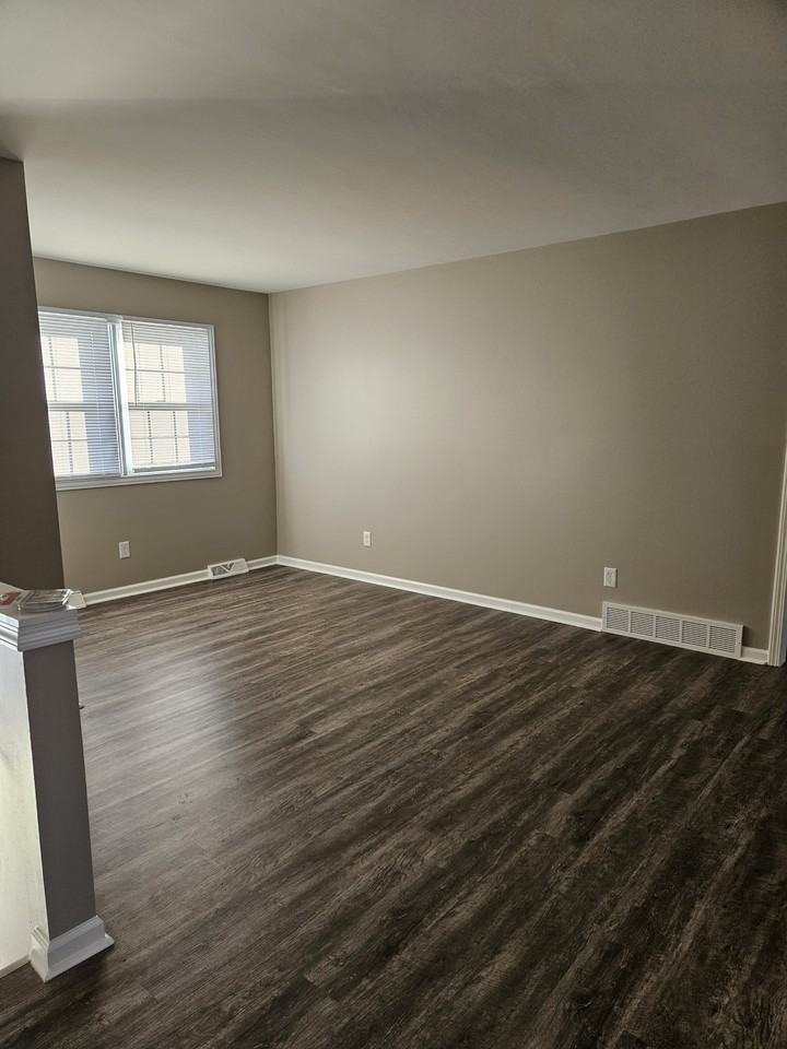 605 W Price Ave #605 - Photo 2 of 9