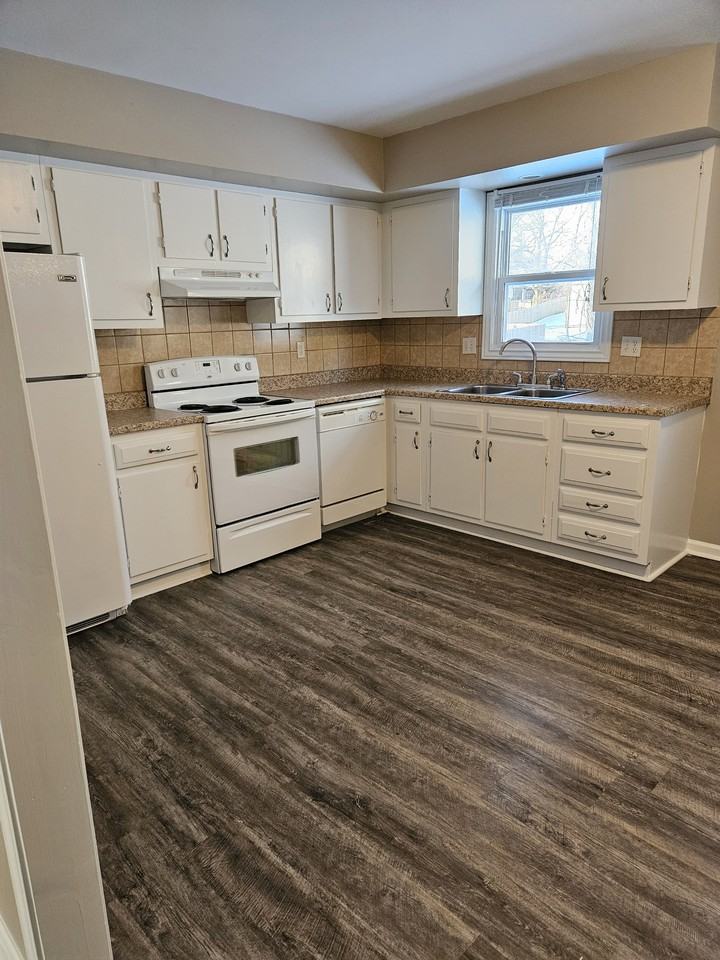 605 W Price Ave #605 - Photo 3 of 9