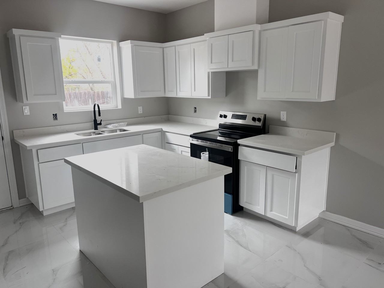 1300 Hummingbird Ct #11 - Photo 5 of 12