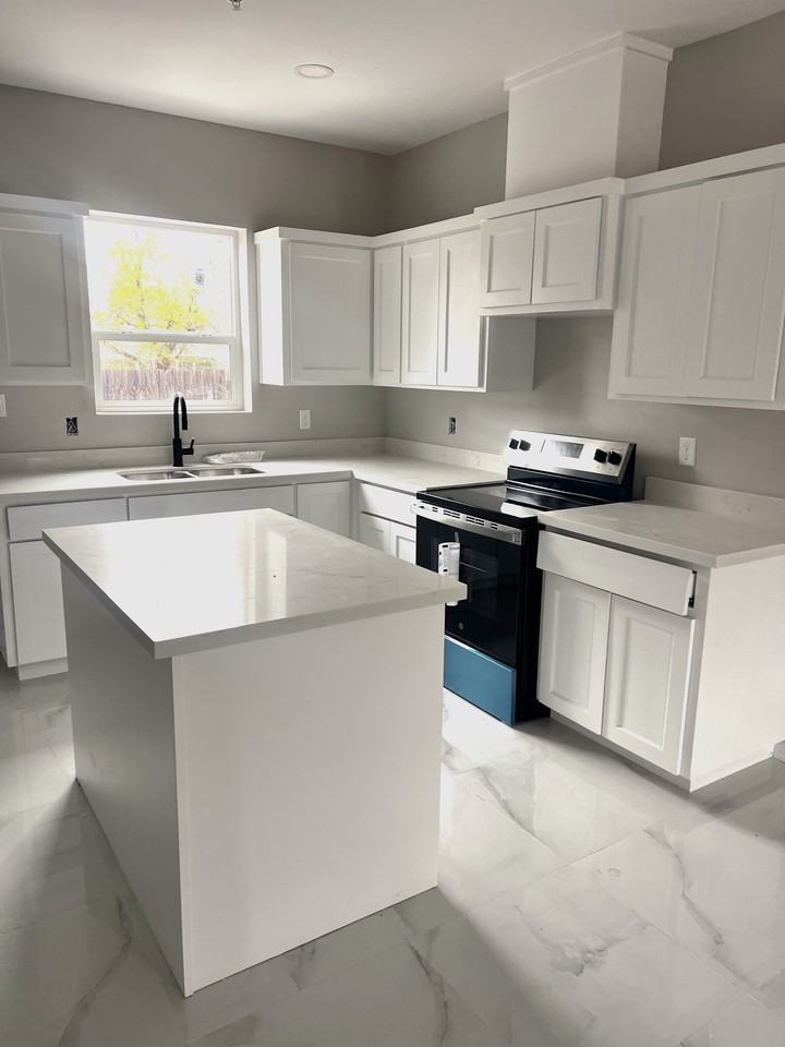 1300 Hummingbird Ct #10 - Photo 4 of 13