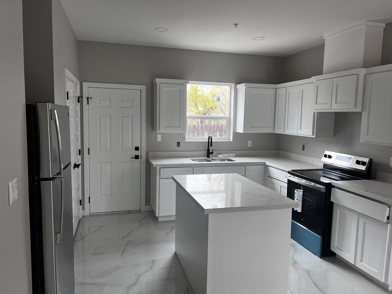 1300 Hummingbird Ct #10 - Photo 7 of 13