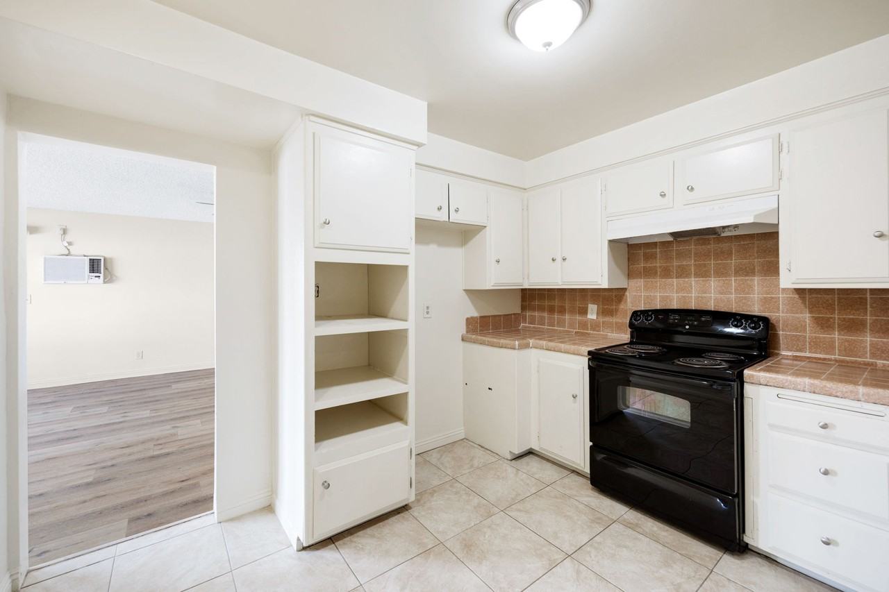 2761 N Golden Ave #12 - Photo 2 of 23