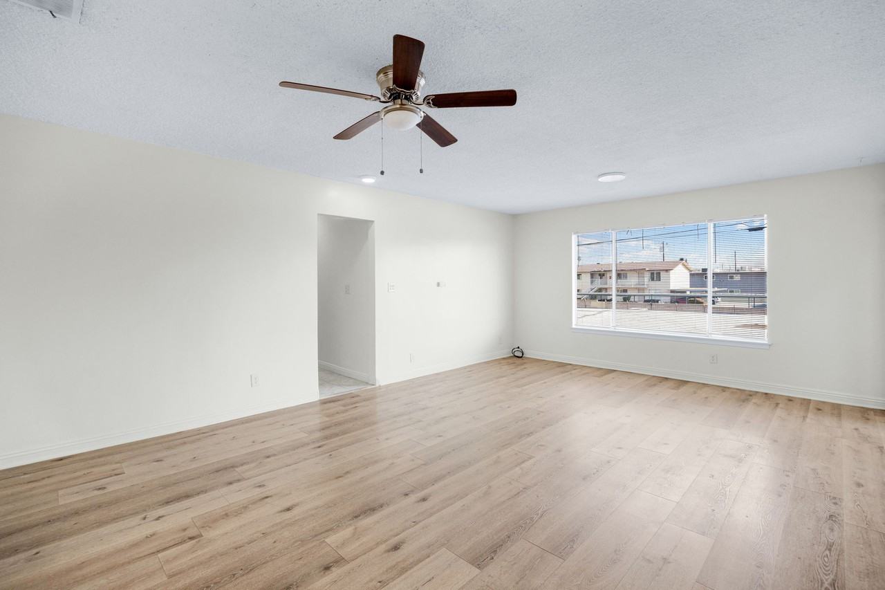 2761 N Golden Ave #12 - Photo 5 of 23
